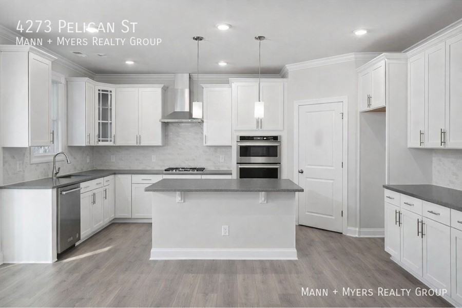 4273 Pelican St - Photo 5 of 26