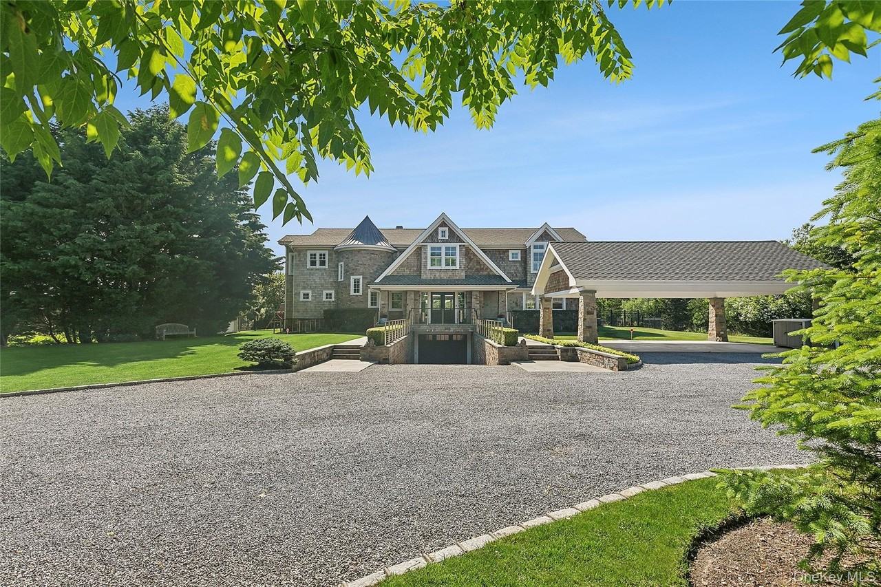 61A S Bay Ave - Photo 4 of 40