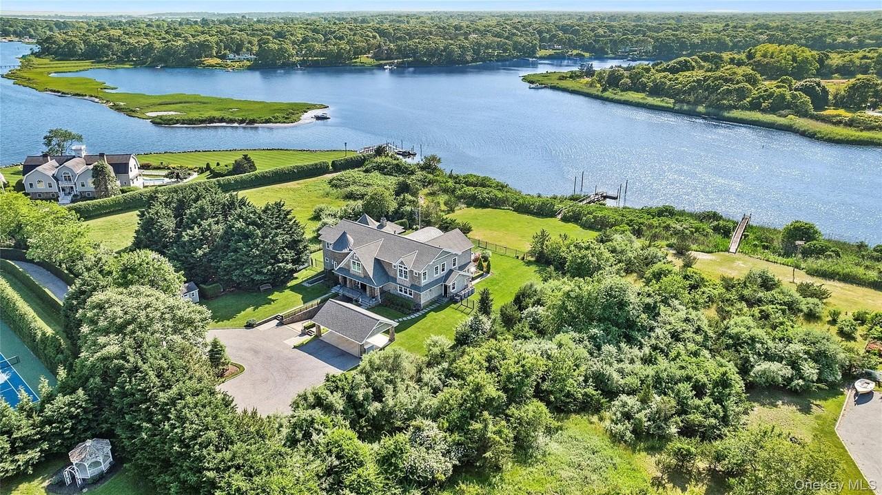 61A S Bay Ave - Photo 5 of 40