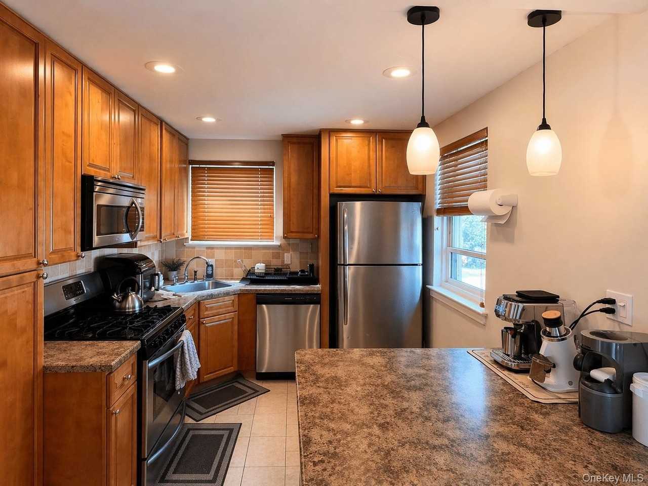 25517 74th Ave #B - Photo 4 of 8