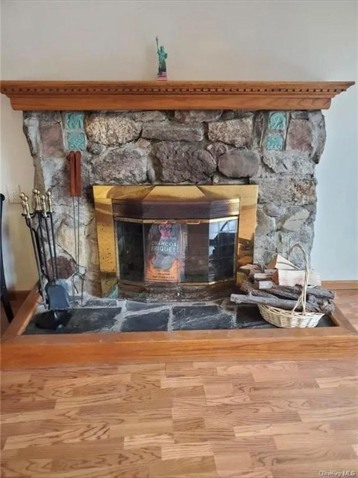 32 Cherry St - Photo 2 of 13