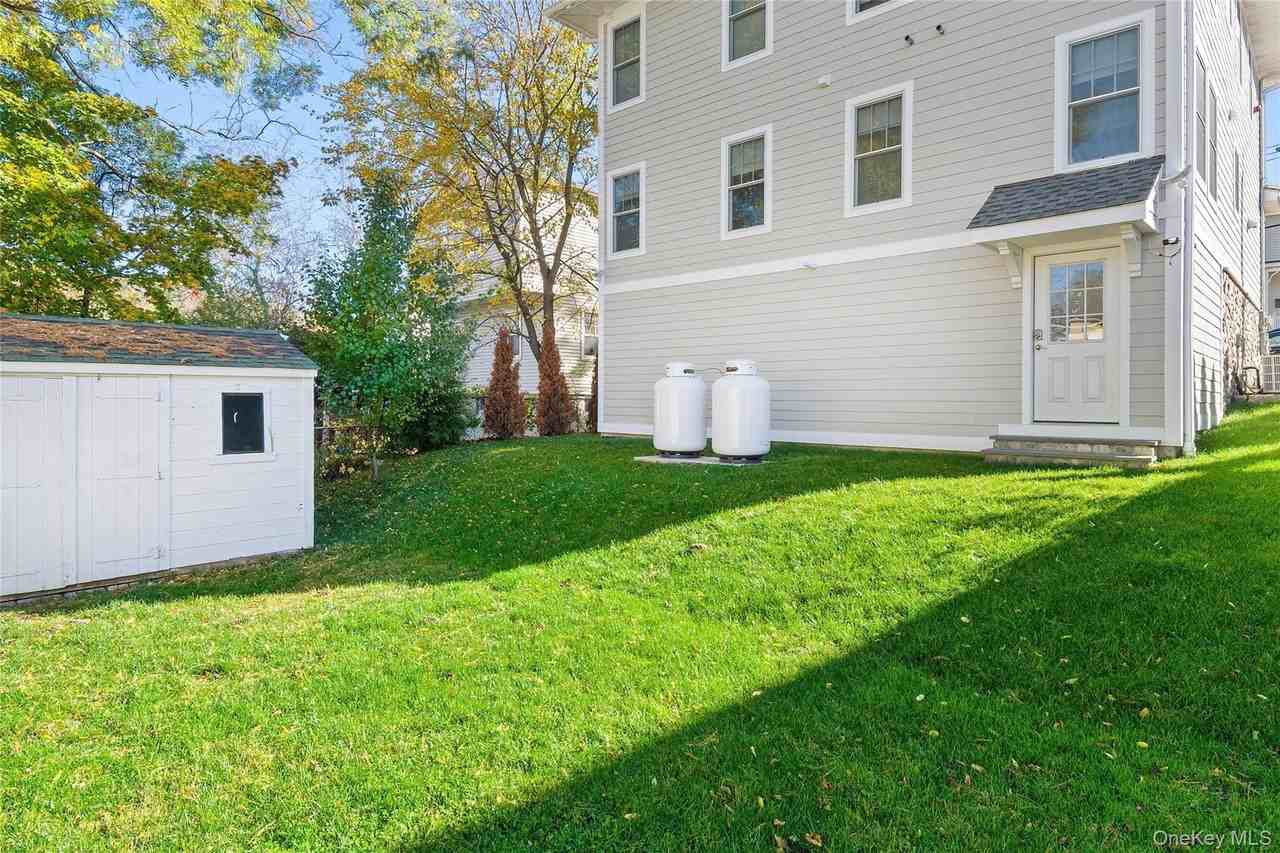 33 Devoe St #1A - Photo 2 of 16