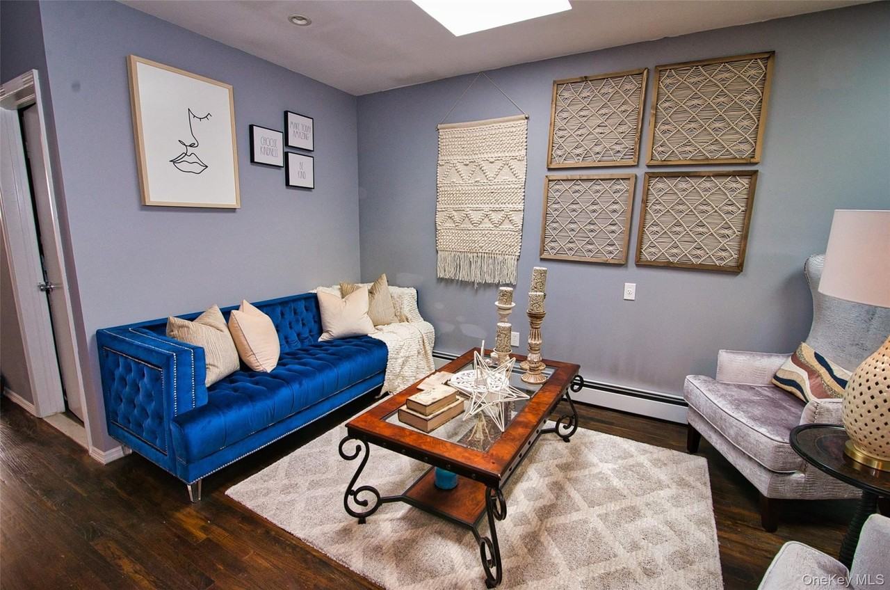 180 Montauk Ave - Photo 3 of 6