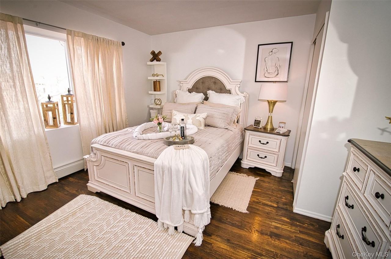 180 Montauk Ave - Photo 5 of 6