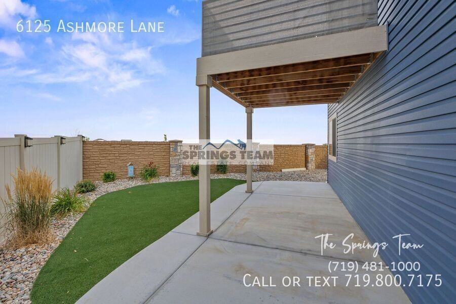 6125 Ashmore Ln - Photo 6 of 47