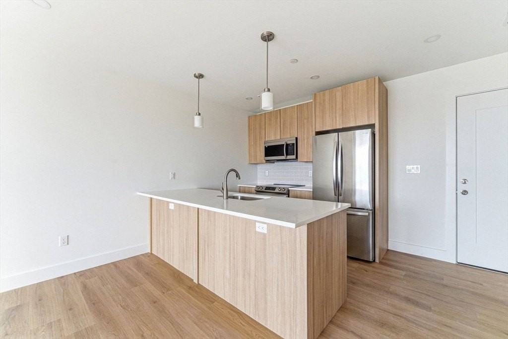 1035 Commonwealth Ave #201