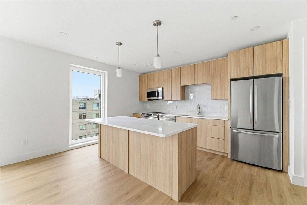 1035 Commonwealth Ave #203