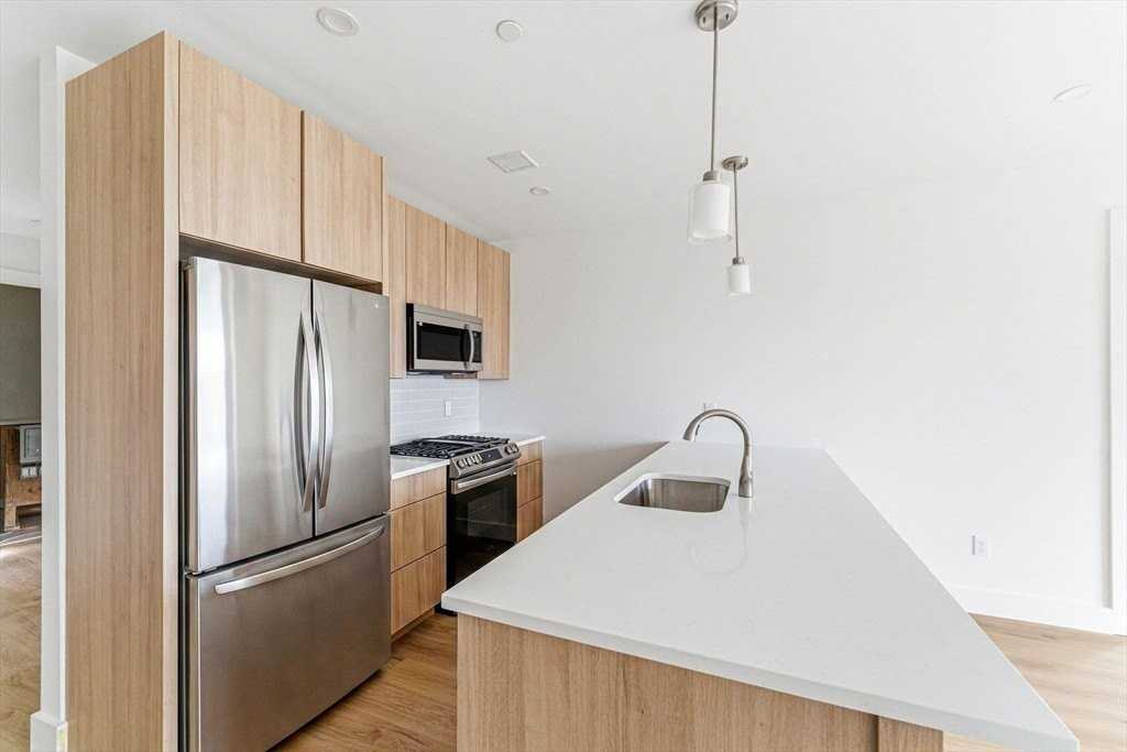 1035 Commonwealth Ave #602