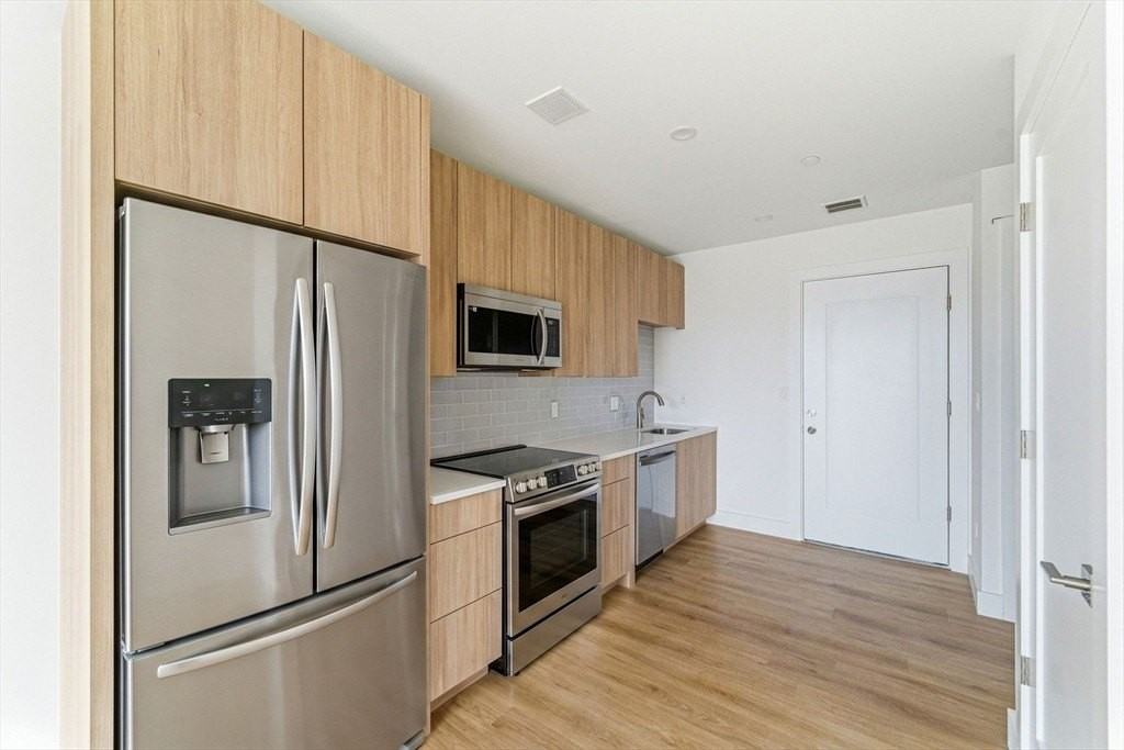 1035 Commonwealth Ave #305