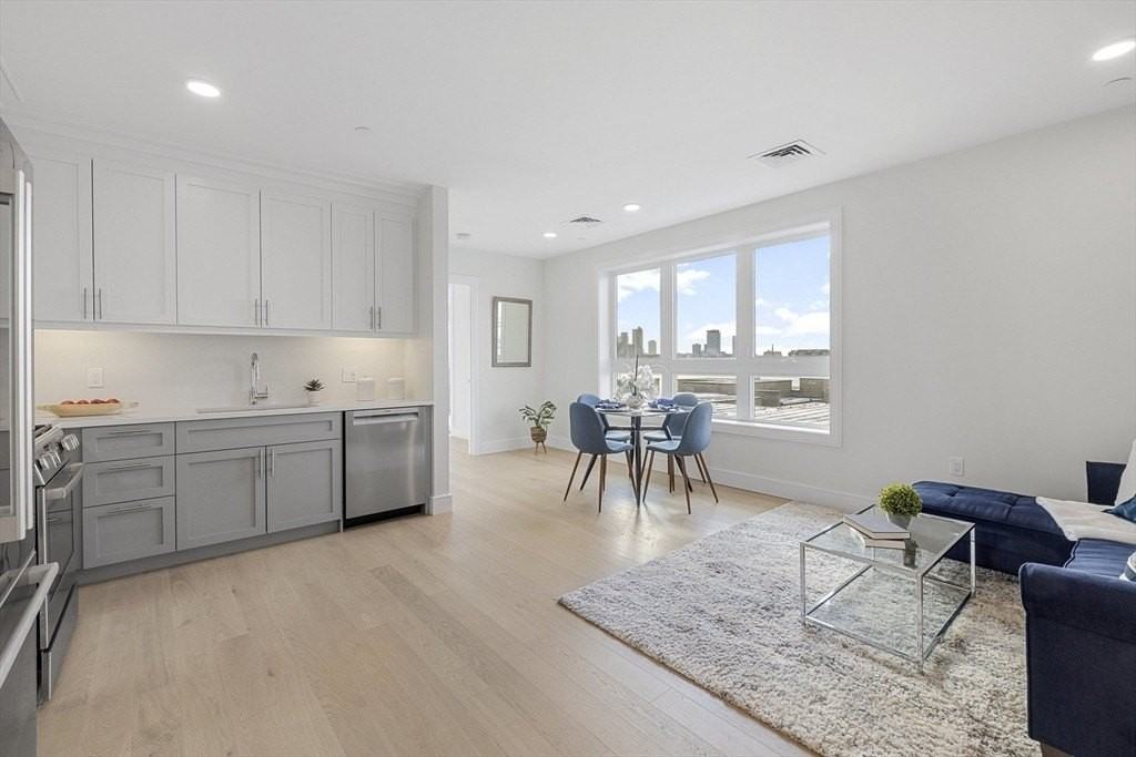 301 Border St #611 - Photo 7 of 32