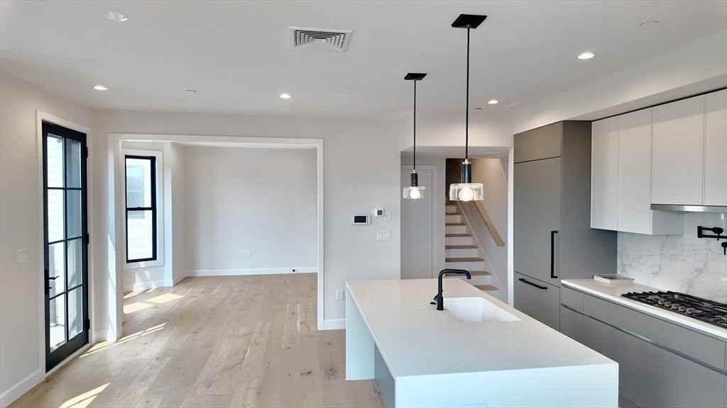 201 Washington St #1 - Photo 2 of 20