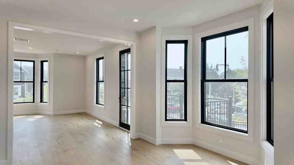 201 Washington St #1 - Photo 3 of 20