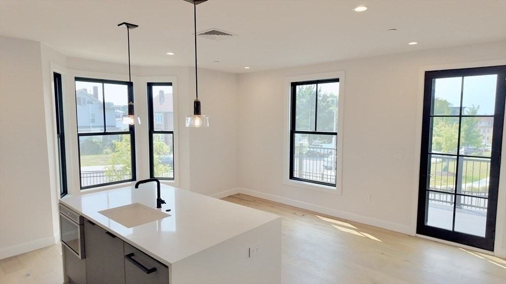 201 Washington St #1 - Photo 4 of 20