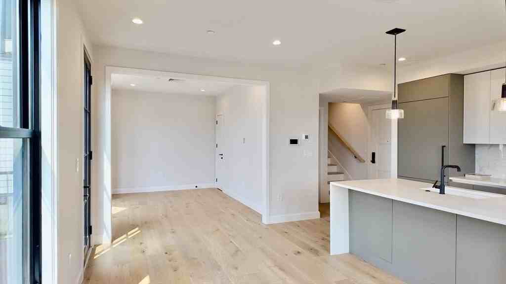 201 Washington St #1 - Photo 7 of 20
