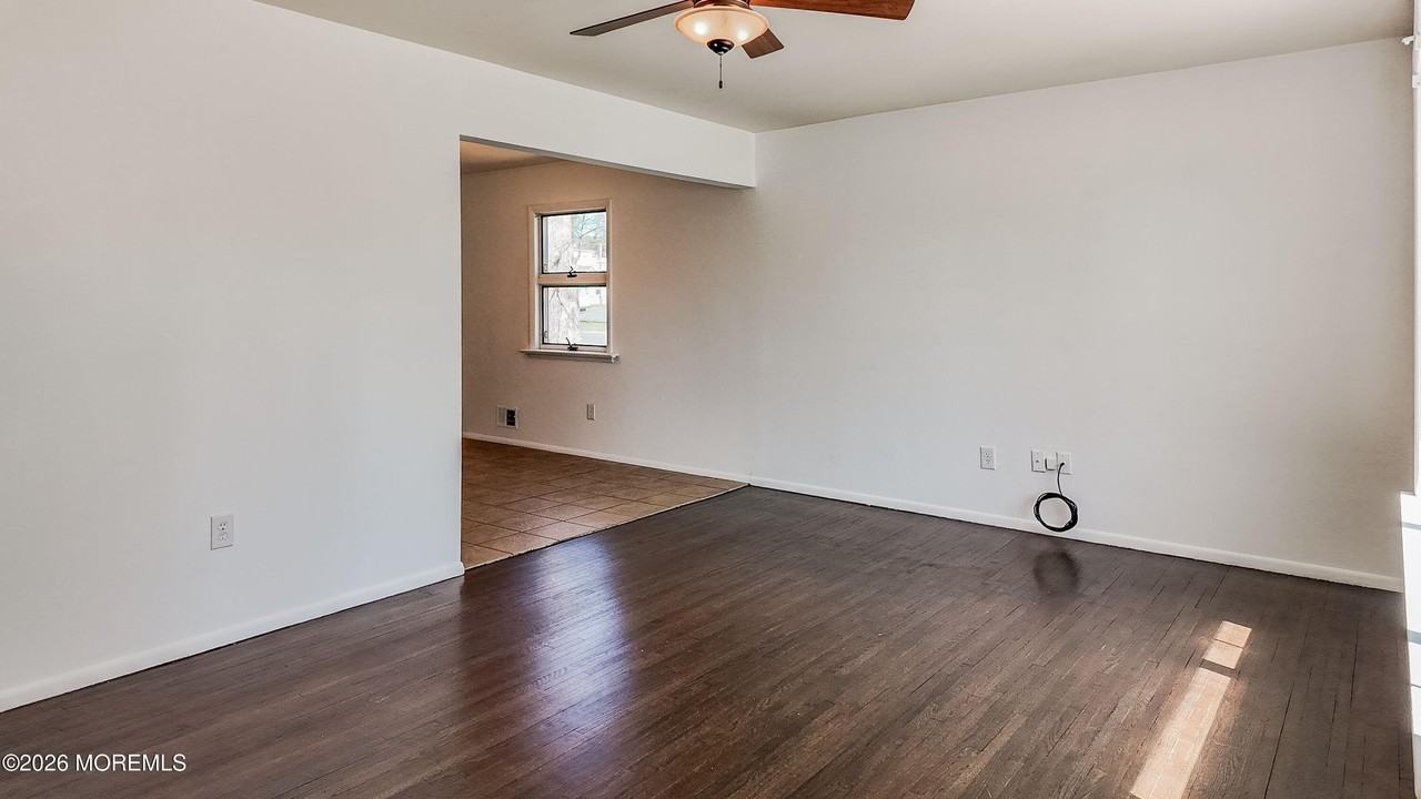 202 Keller St - Photo 2 of 11