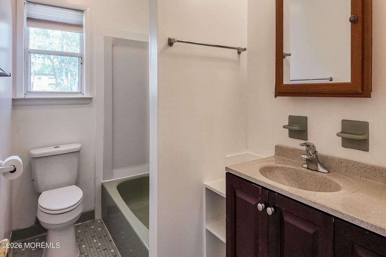 202 Keller St - Photo 5 of 11