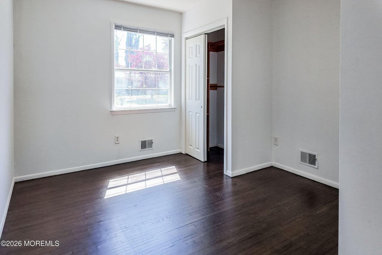 202 Keller St - Photo 7 of 11