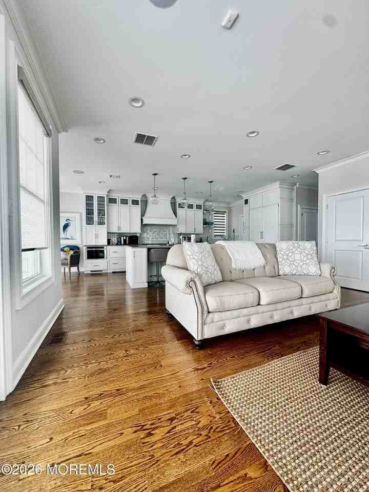 79 Pershing Blvd - Photo 3 of 9