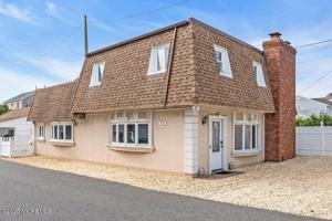 featured image of 102 W Colony Rd