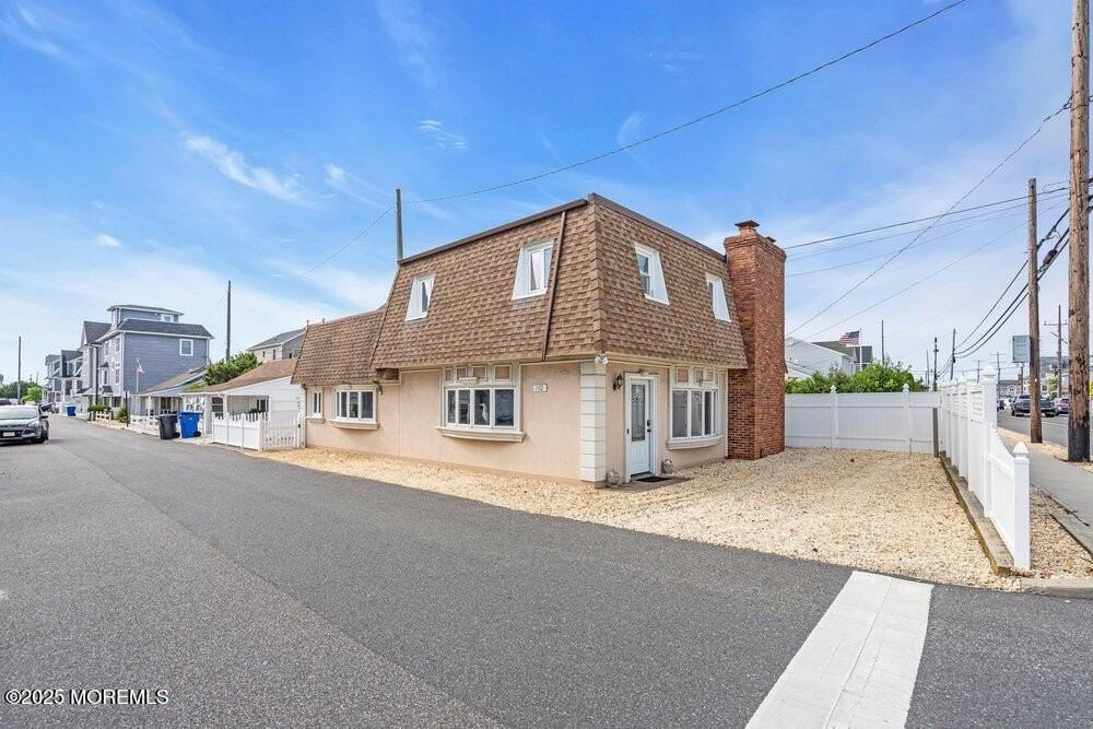 102 W Colony Rd - Photo 2 of 35