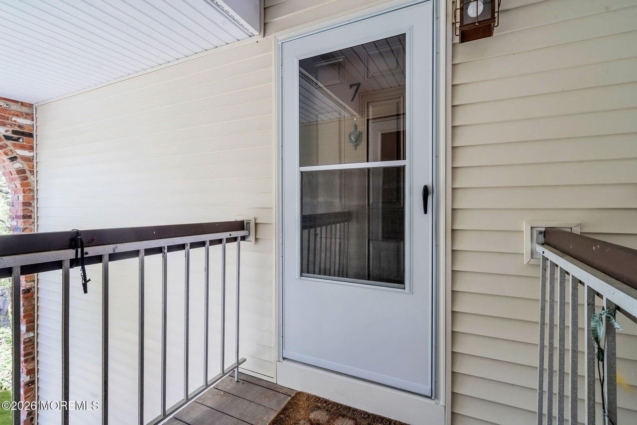 18-7 Augusta Ct - Photo 2 of 18