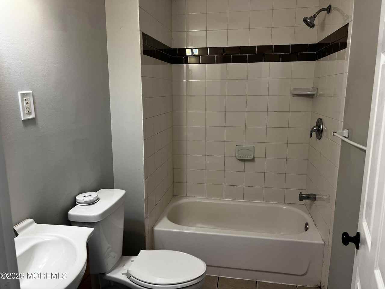 1221 9th Ave #3 - Photo 6 of 8