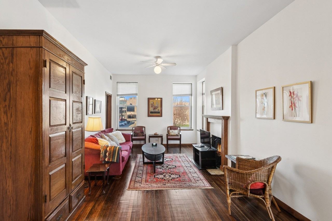 4057 N Damen Ave #2 - Photo 3 of 21