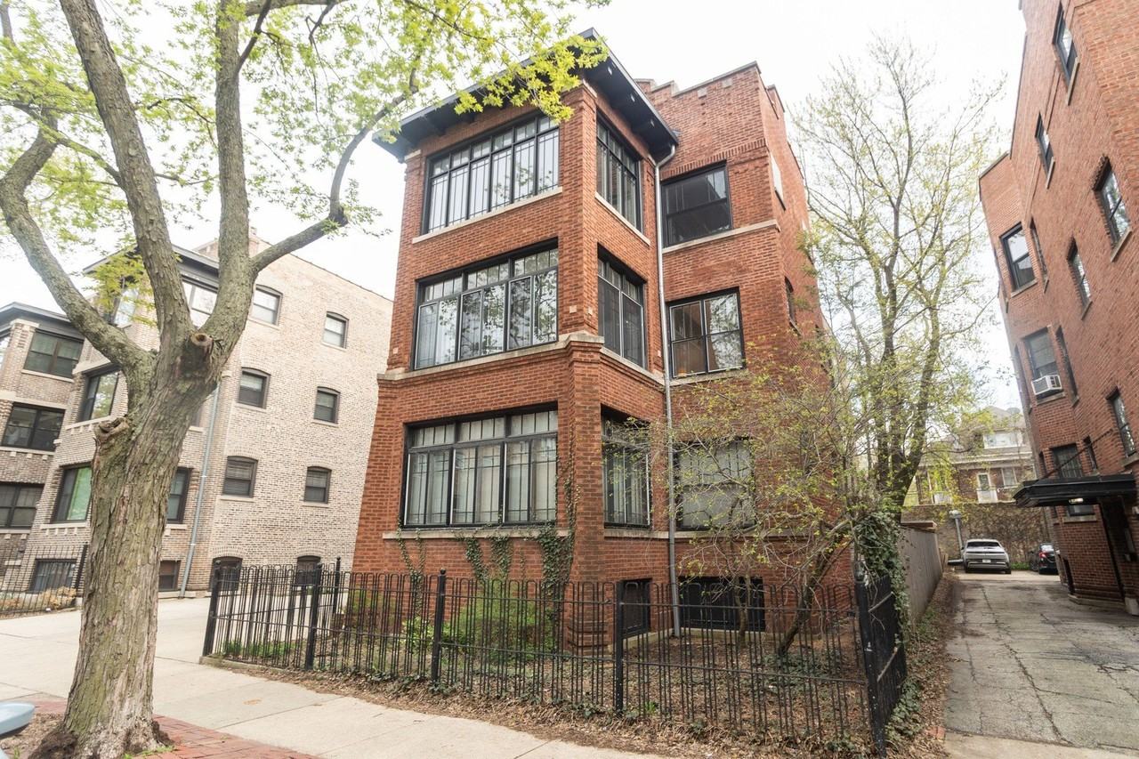 901 W Ainslie St #2 - Photo 2 of 30