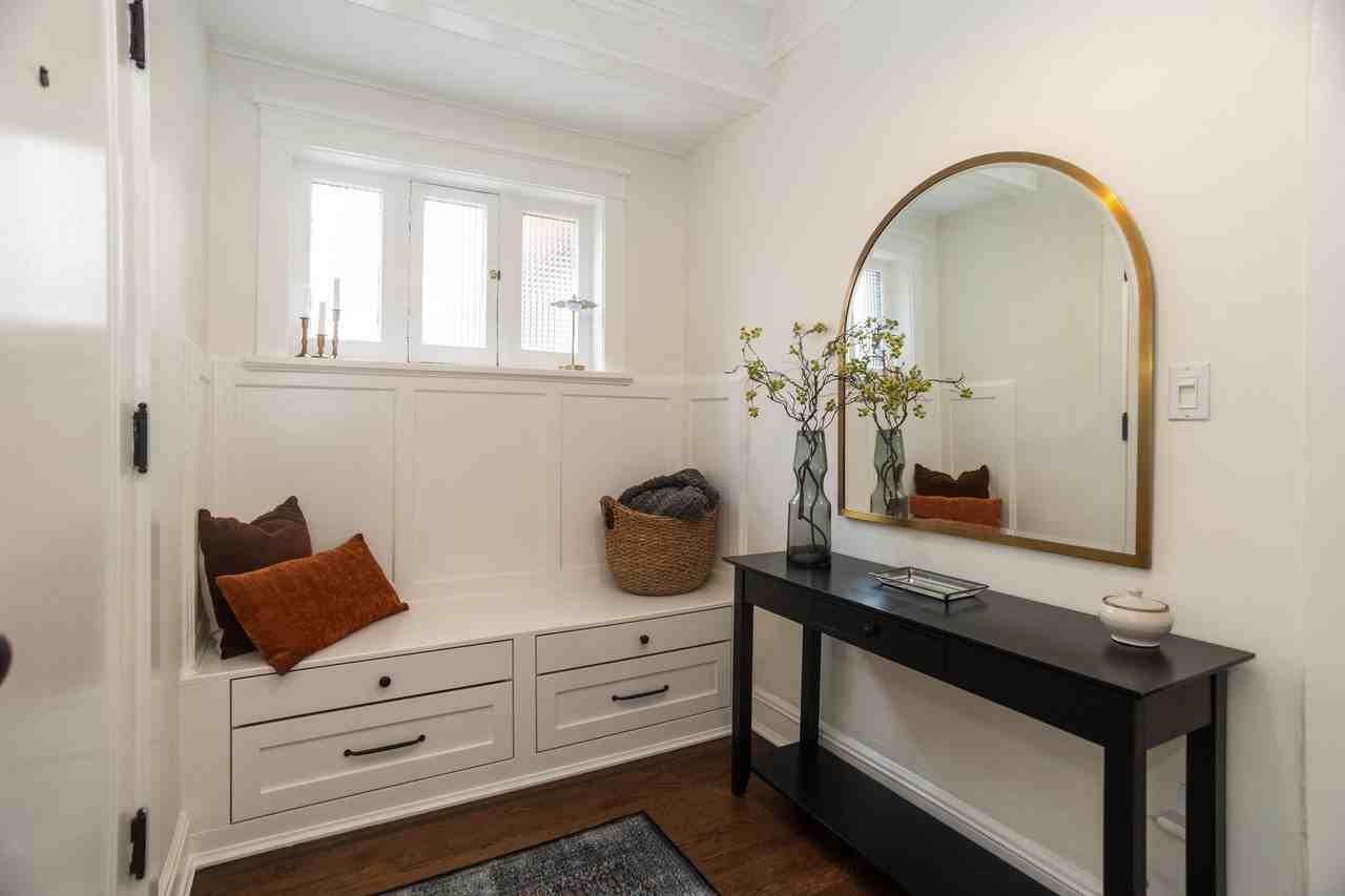 901 W Ainslie St #2 - Photo 3 of 30