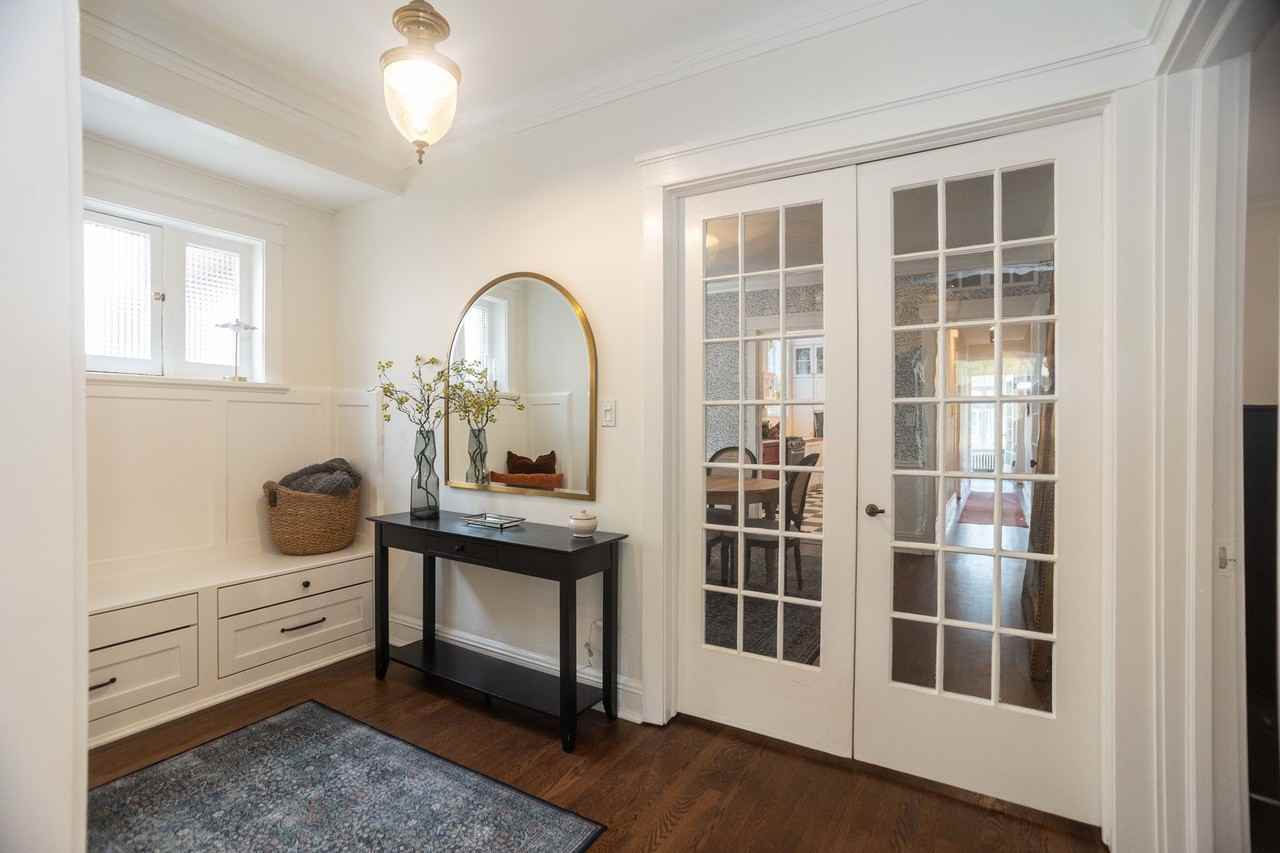 901 W Ainslie St #2 - Photo 4 of 30