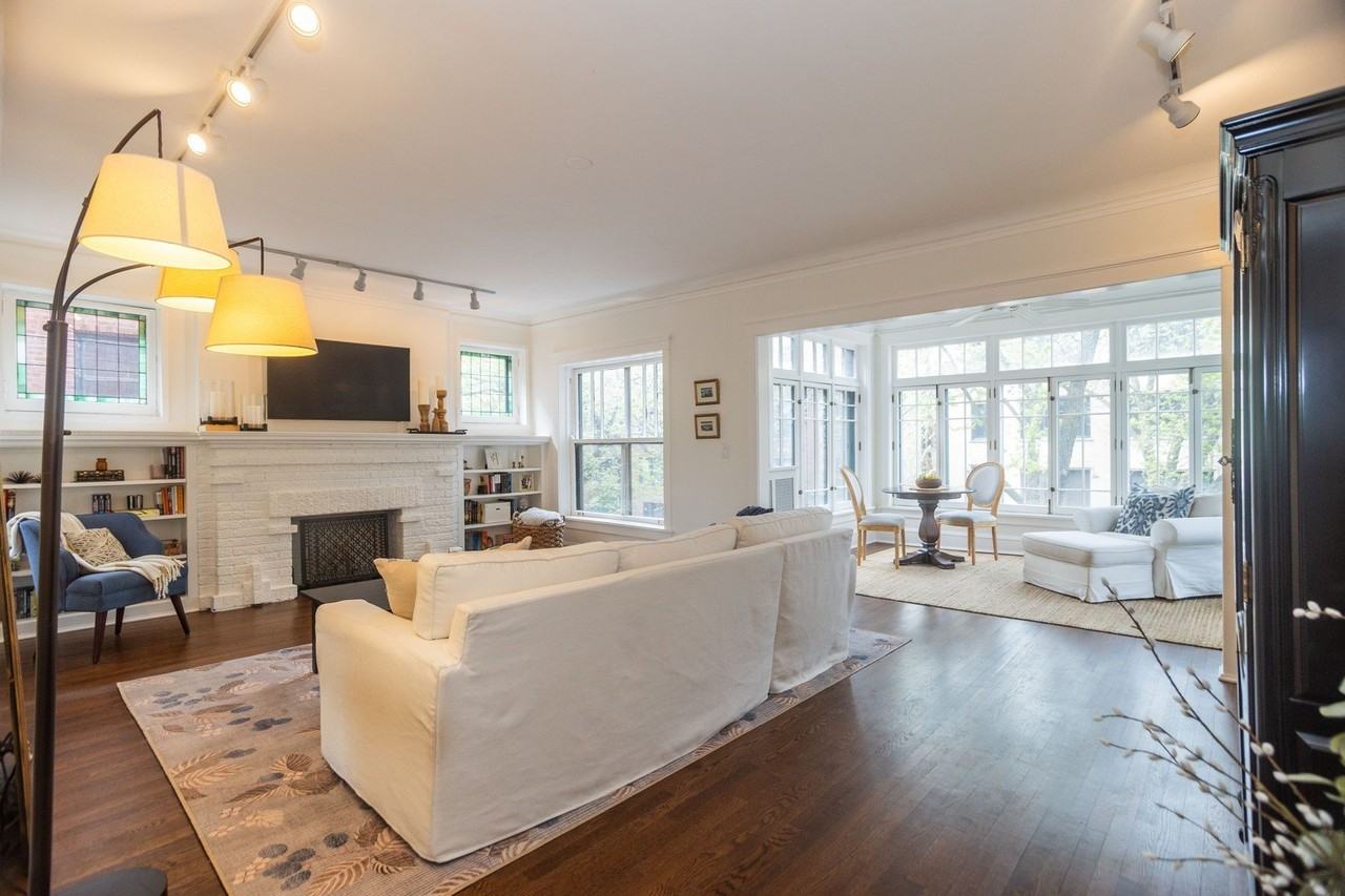 901 W Ainslie St #2 - Photo 5 of 30