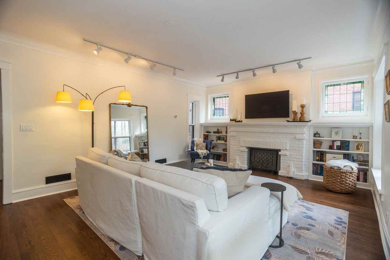 901 W Ainslie St #2 - Photo 6 of 30