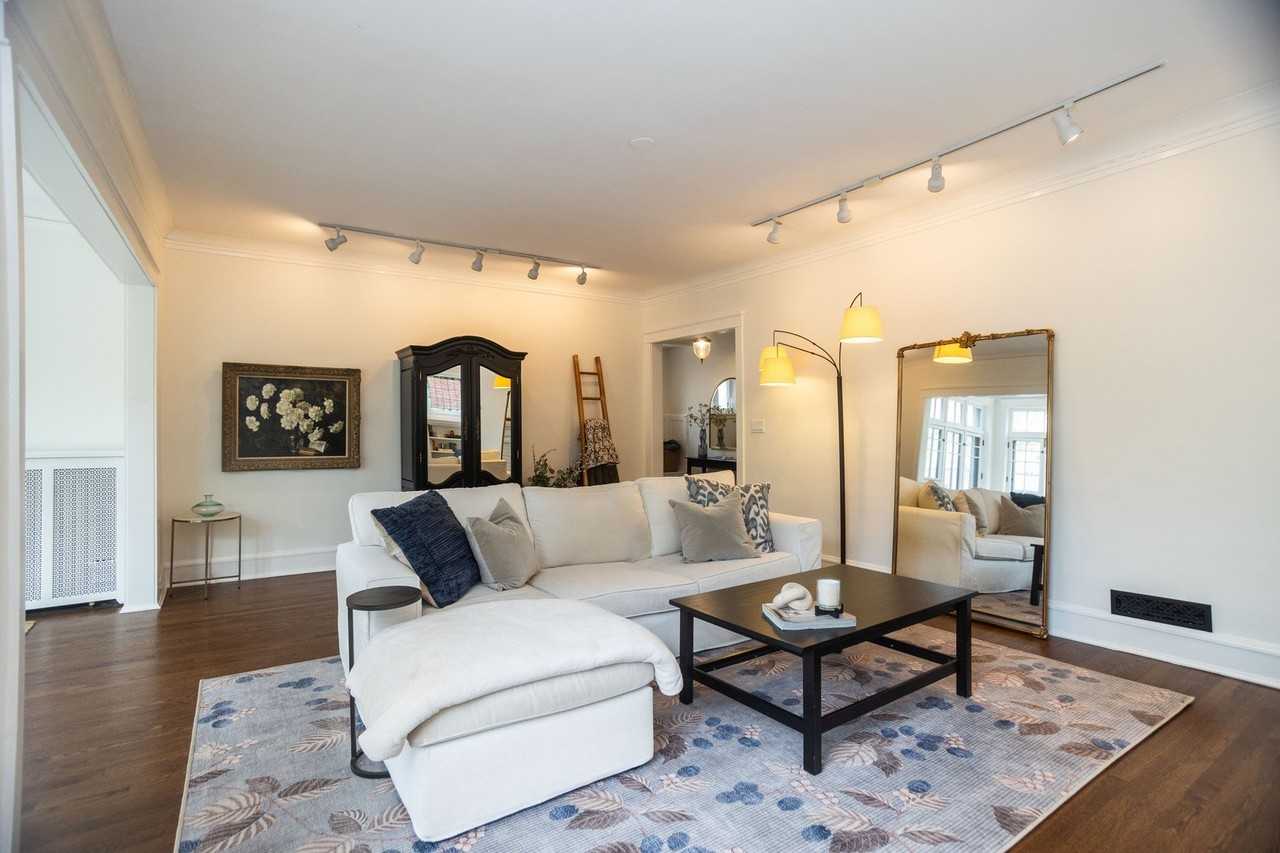 901 W Ainslie St #2 - Photo 7 of 30