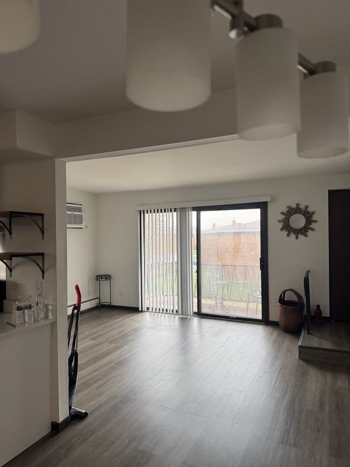 15744 Lake Dr - Photo 3 of 6