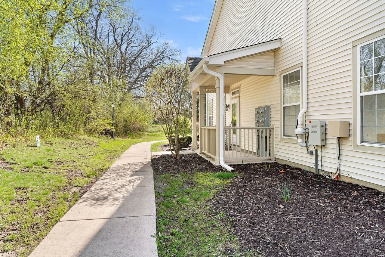 712 Morris Ct - Photo 2 of 19