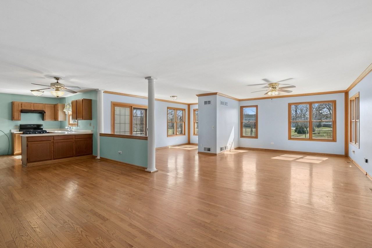 5573 Barnwood Dr - Photo 3 of 24