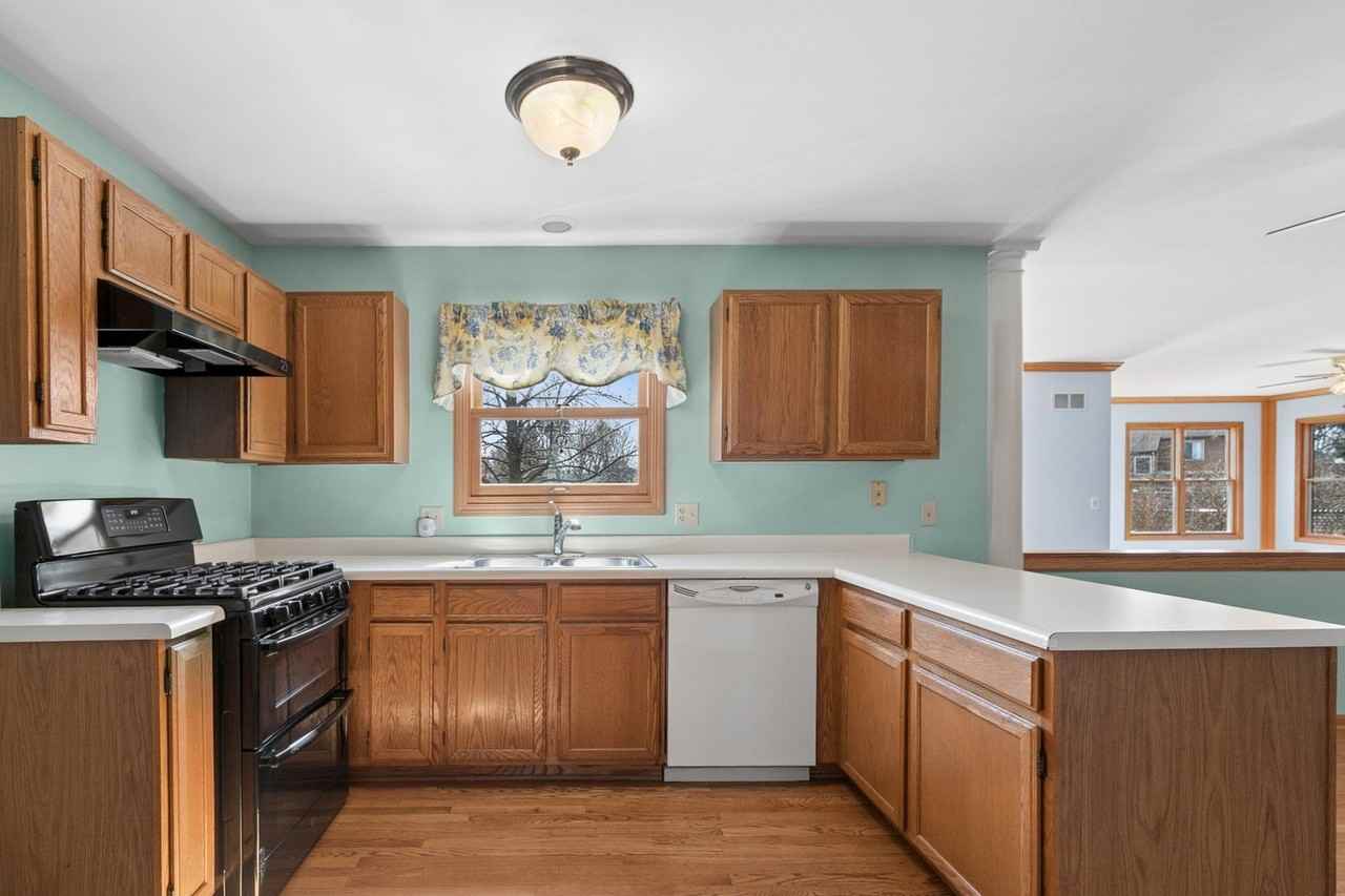 5573 Barnwood Dr - Photo 5 of 24