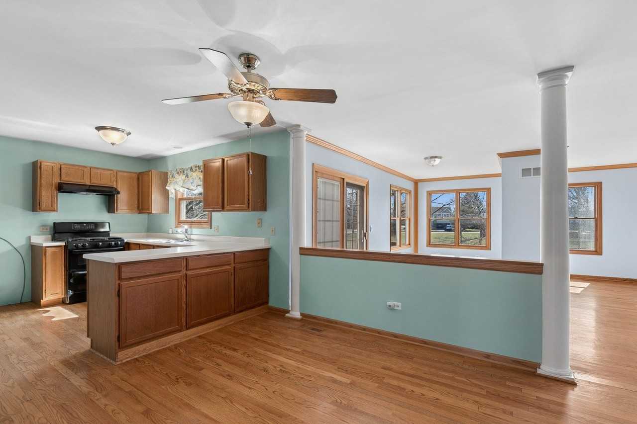 5573 Barnwood Dr - Photo 6 of 24