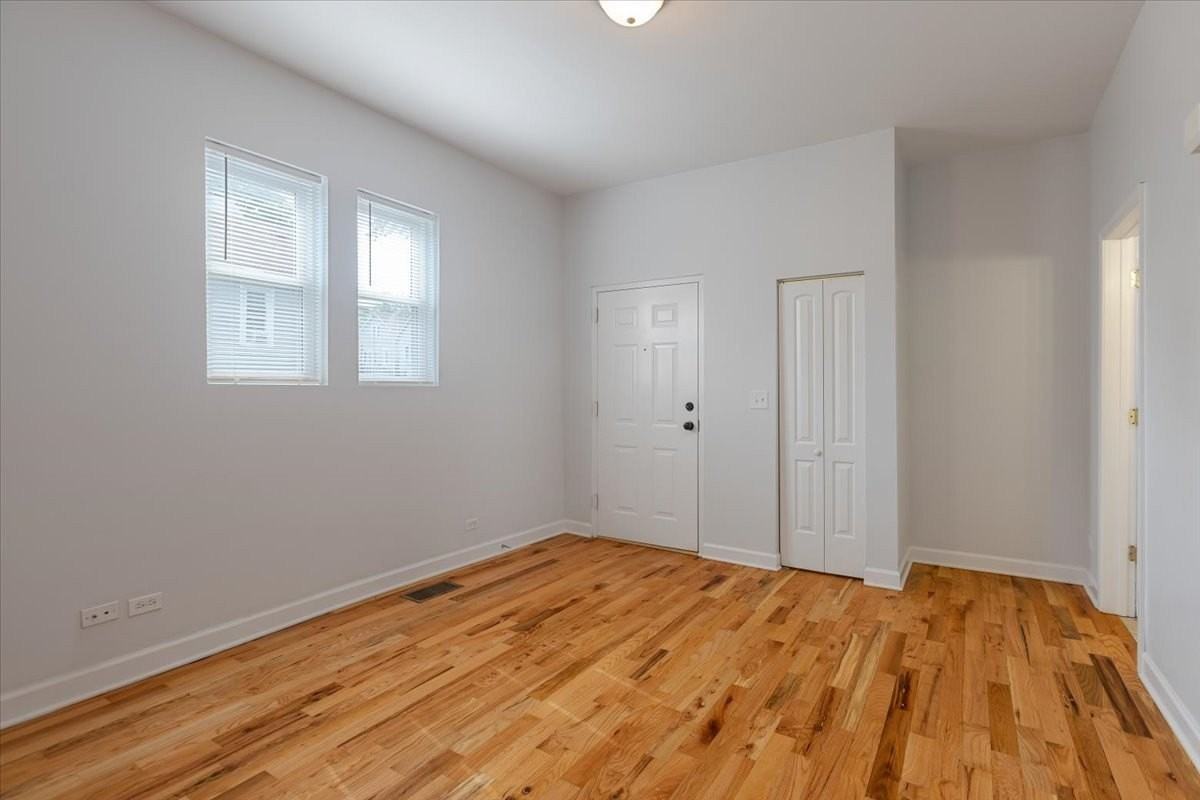 1234 W 49th Pl #1R - Photo 2 of 10