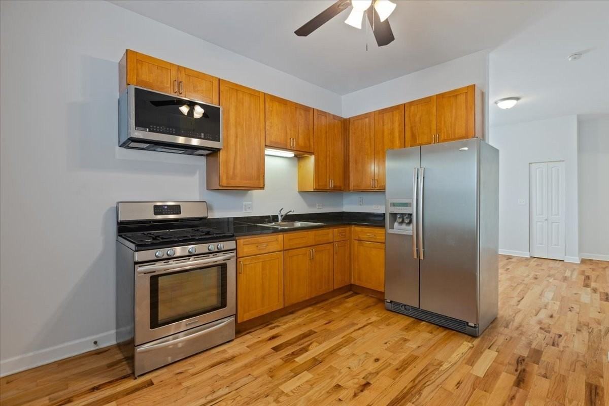 1234 W 49th Pl #1R - Photo 4 of 10