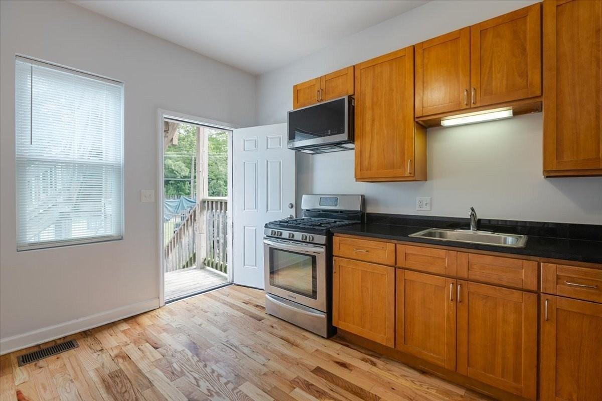 1234 W 49th Pl #1R - Photo 5 of 10