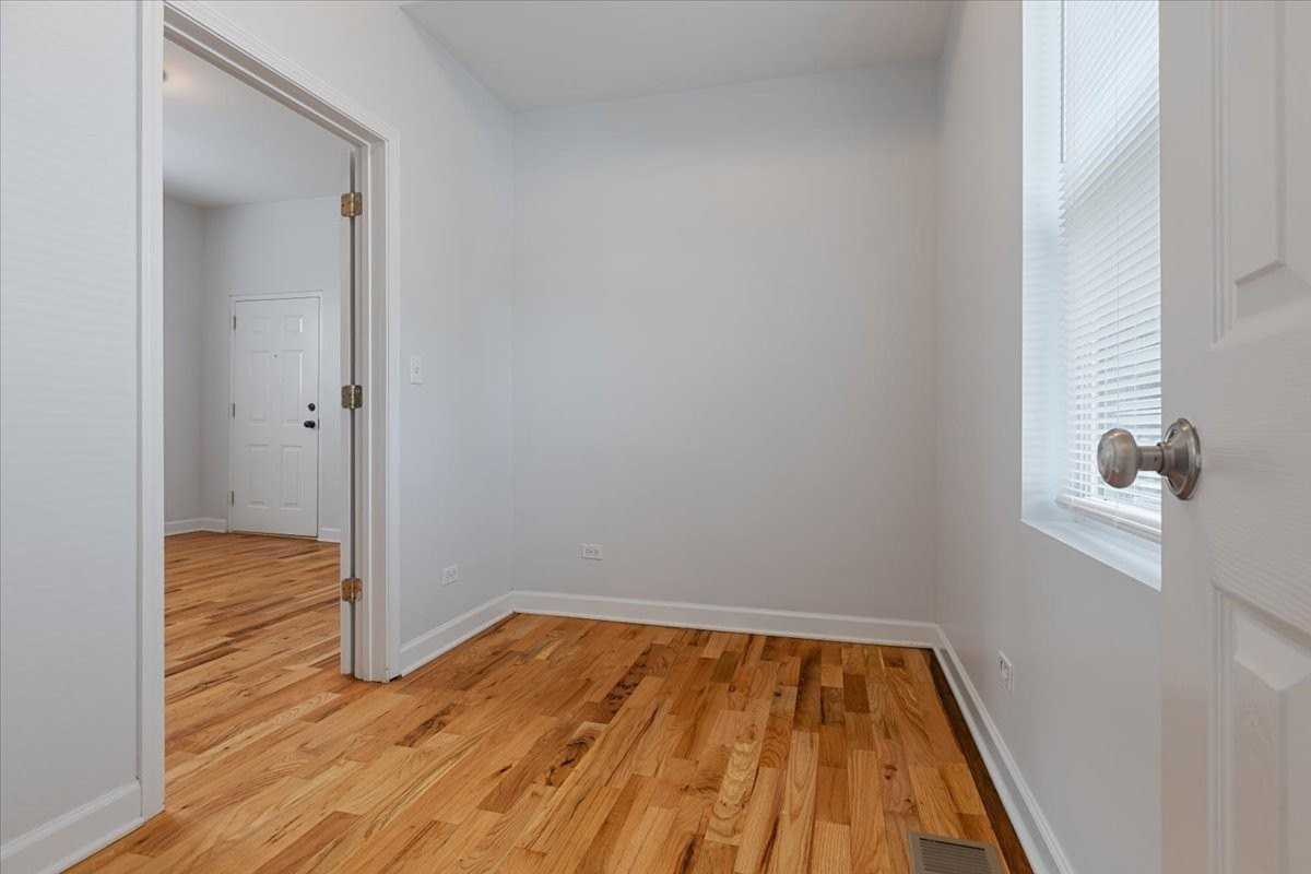 1234 W 49th Pl #1R - Photo 6 of 10