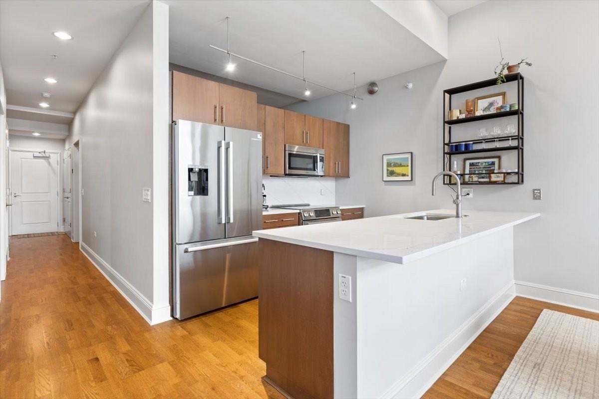 850 N Lake Shore Dr #510 - Photo 7 of 24