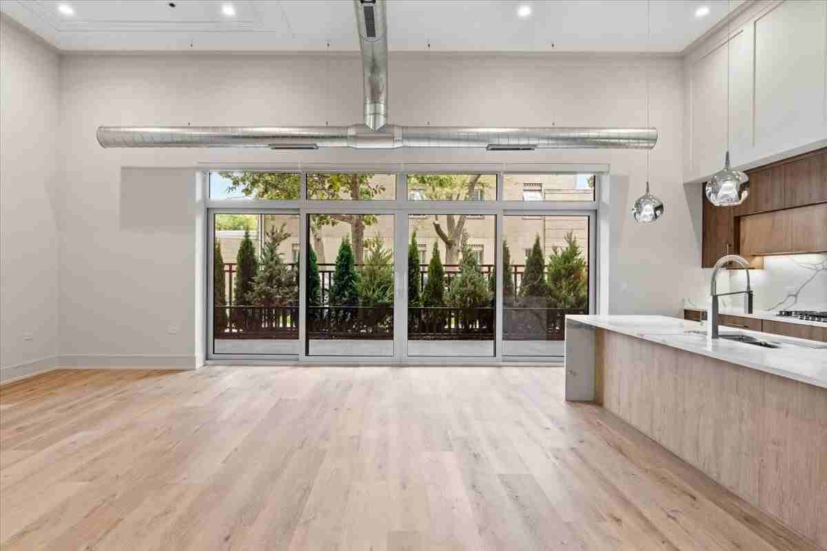 3951 N Wayne Ave #101 - Photo 6 of 18
