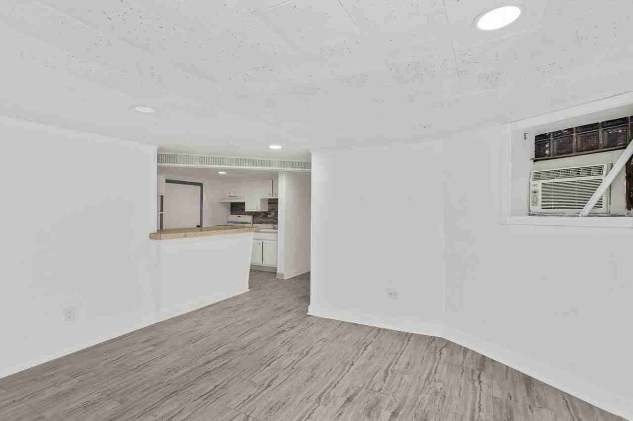 6246 N Oakley Ave #G - Photo 2 of 11