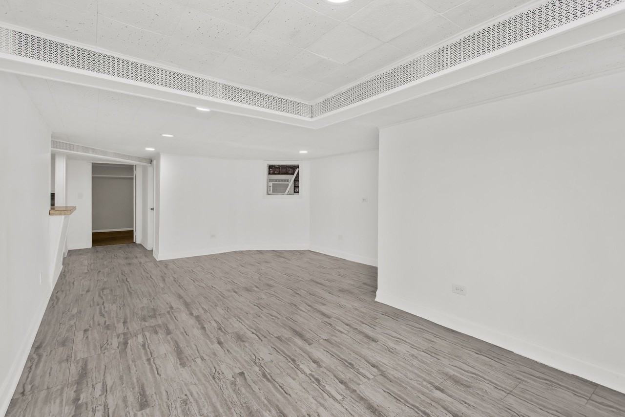 6246 N Oakley Ave #G - Photo 3 of 11