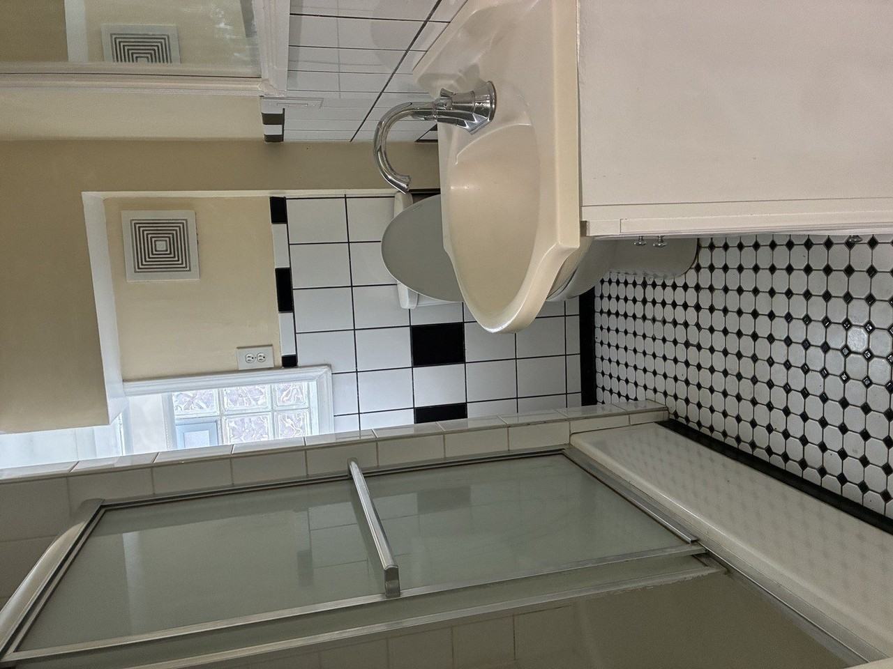 6246 N Oakley Ave #G - Photo 5 of 11