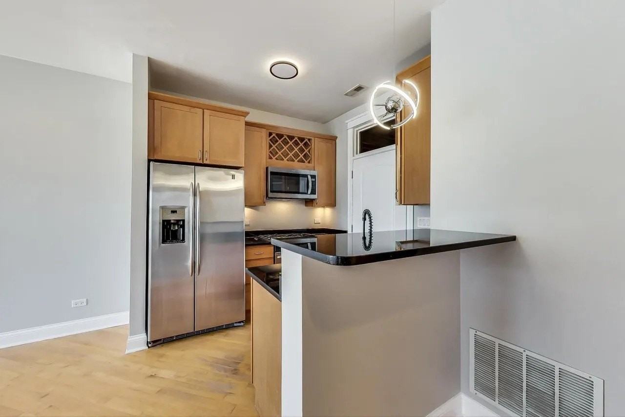 1910 N Washtenaw Ave #2 - Photo 4 of 18