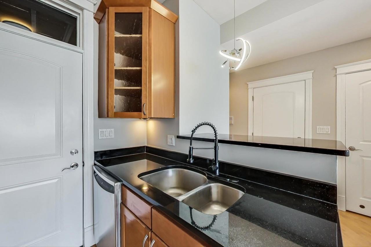 1910 N Washtenaw Ave #2 - Photo 5 of 18