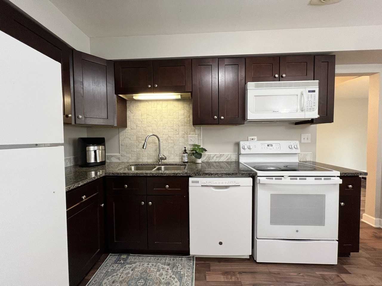 703 E Falcon Dr #C102 - Photo 4 of 18